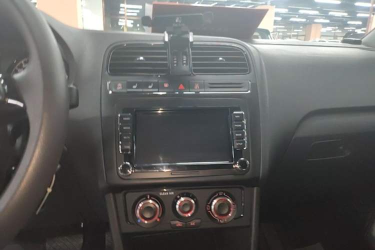 Used Volkswagen Polo 2018 1.5L Automatic Advanced Driving Model Audio And AC Panel