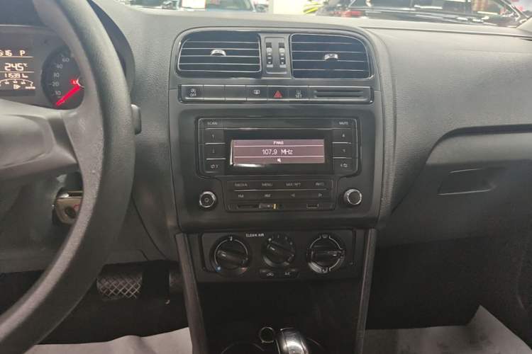 Used Volkswagen Polo 2018 1.5L Automatic Advanced Driving Model Audio And AC Panel
