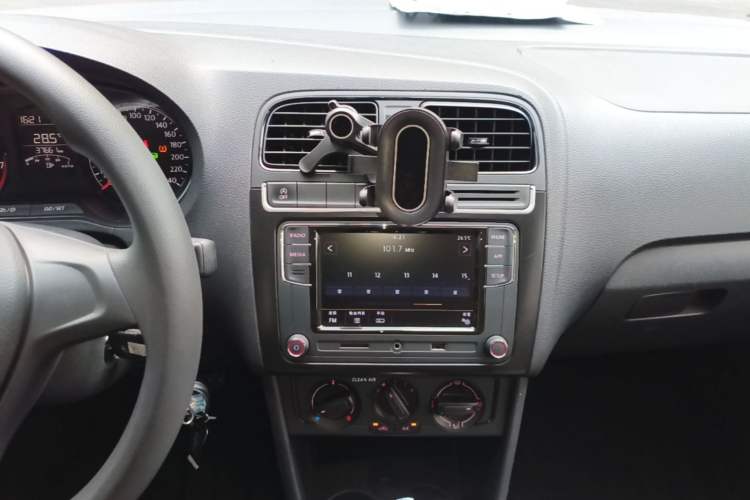 Used Volkswagen Polo 2018 1.5L Automatic Advanced Driving Model Audio And AC Panel