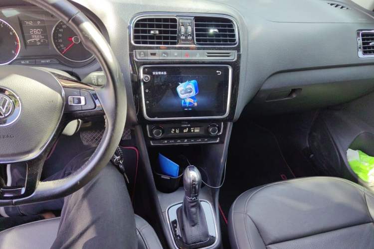 Used Volkswagen Polo 2018 1.5L Automatic Luxury Edition Audio And AC Panel
