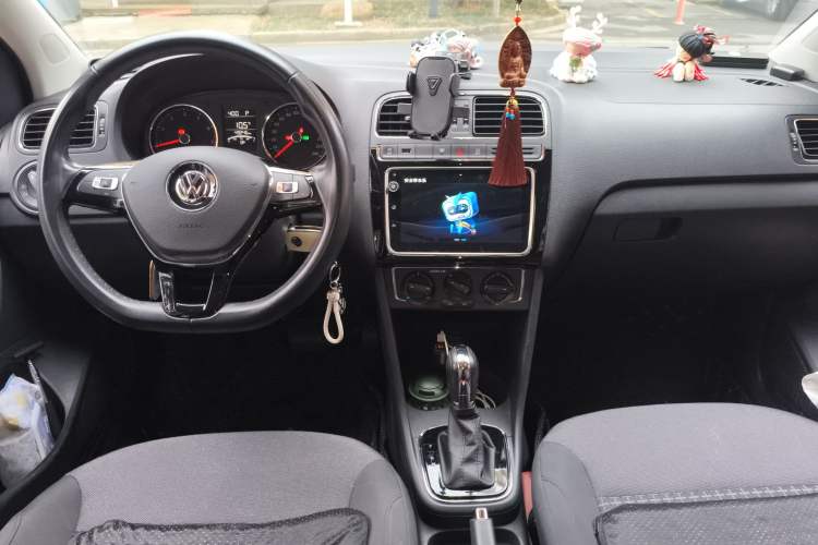 Used Volkswagen Polo 2018 1.5L Automatic Enjoyment Model Center Console