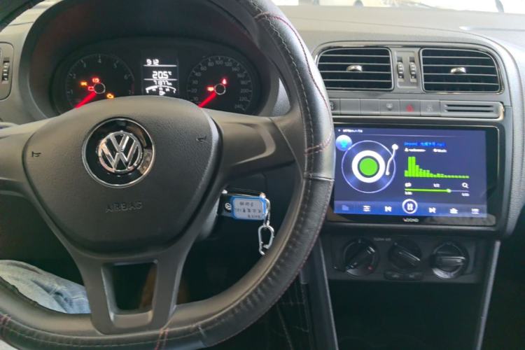 Used Volkswagen Polo 2018 1.5L Manual Drive-Comfort Model Center Console