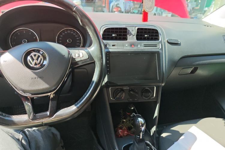 Used Volkswagen Polo 2018 1.5L Automatic Enjoyment Model Center Console