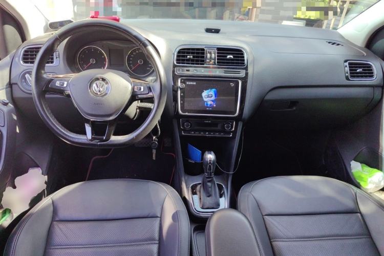 Used Volkswagen Polo 2018 1.5L Automatic Luxury Edition Center Console