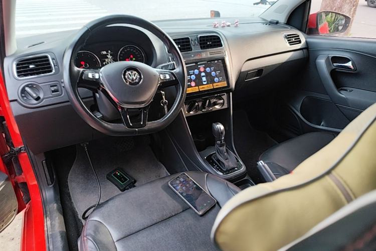 Used Volkswagen Polo 2018 1.5L Automatic Enjoyment Model Center Console