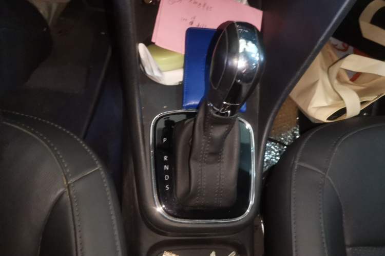 Used Volkswagen Polo 2018 1.5L Automatic Luxury Edition Gear Lever