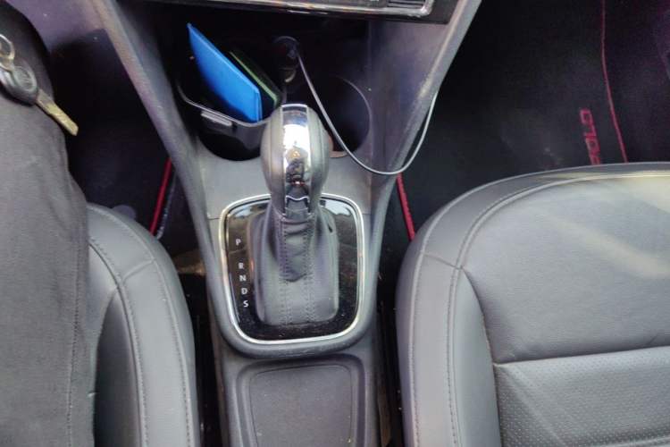 Used Volkswagen Polo 2018 1.5L Automatic Luxury Edition Gear Lever