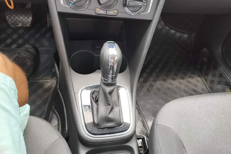 Used Volkswagen Polo 2018 1.5L Automatic Enjoyment Model Gear Lever