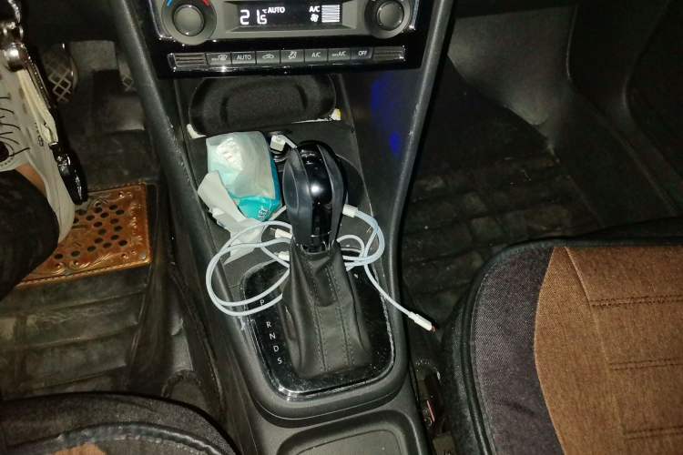 Used Volkswagen Polo 2018 1.5L Automatic Luxury Edition Gear Lever