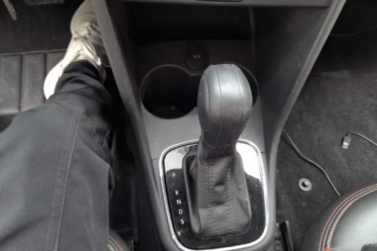 Used Volkswagen Polo 2018 1.5L Automatic Enjoyment Model Gear Lever