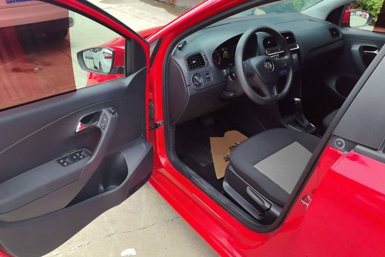 Used Volkswagen Polo 2018 1.5L Automatic Advanced Driving Model Interior 3