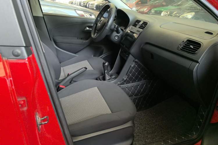Used Volkswagen Polo 2018 1.5L Manual Drive-Comfort Model Right Front Seat
