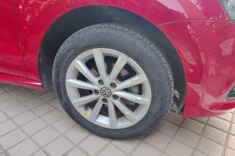 Used Volkswagen Polo 2018 1.5L Automatic Luxury Edition Right Front Wheel Hub
