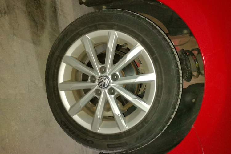 Used Volkswagen Polo 2018 1.5L Automatic Luxury Edition Right Front Wheel Hub