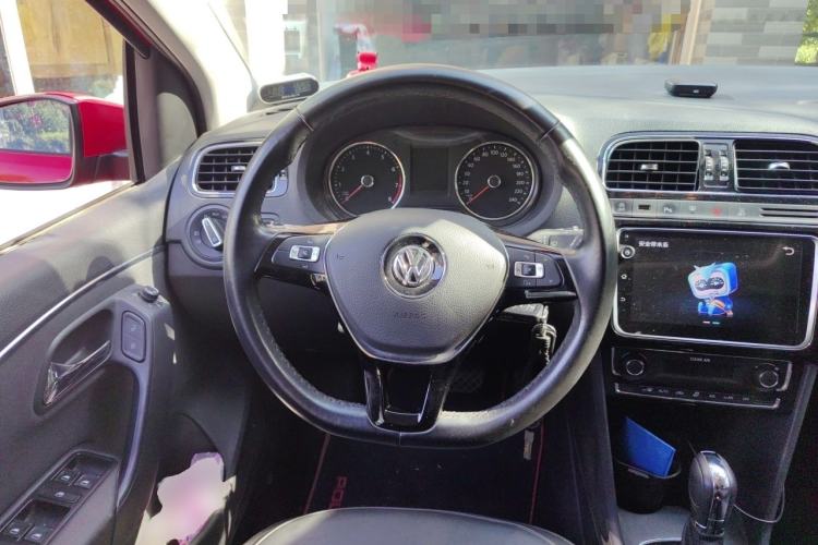 Used Volkswagen Polo 2018 1.5L Automatic Luxury Edition Steering Wheel