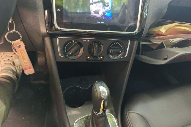 Used Volkswagen Polo 2018 1.5L Automatic Luxury Edition Audio And AC Panel