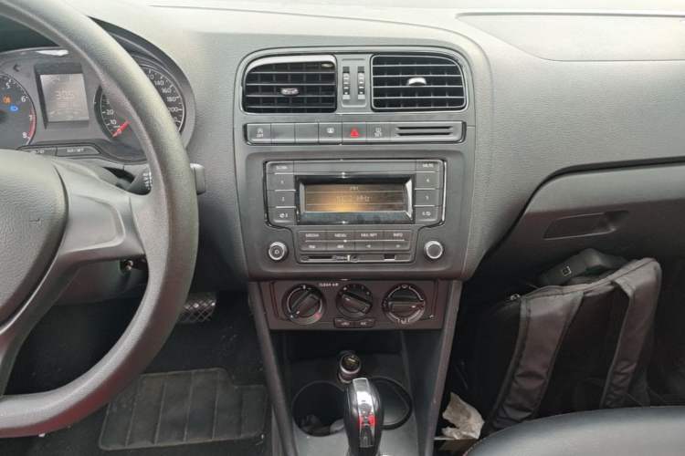 Used Volkswagen Polo 2018 1.5L Automatic Advanced Driving Model Audio And AC Panel