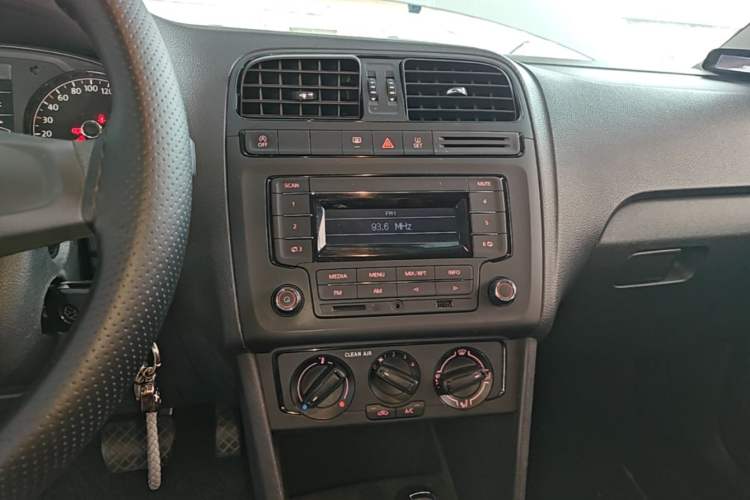 Used Volkswagen Polo 2018 1.5L Automatic Advanced Driving Model Audio And AC Panel