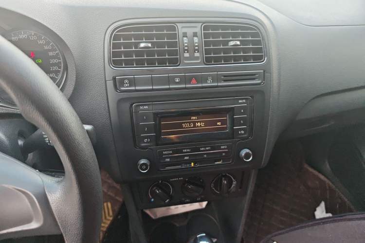Used Volkswagen Polo 2018 1.5L Automatic Advanced Driving Model Audio And AC Panel