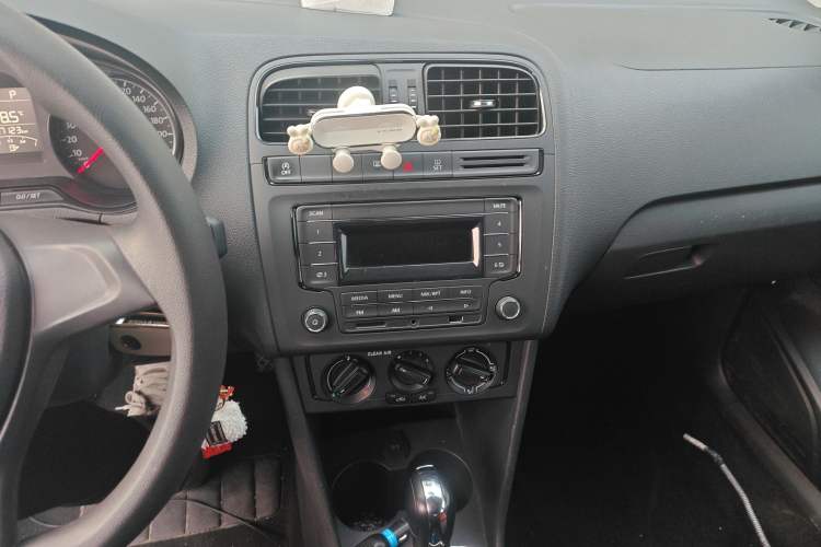Used Volkswagen Polo 2018 1.5L Automatic Advanced Driving Model Audio And AC Panel