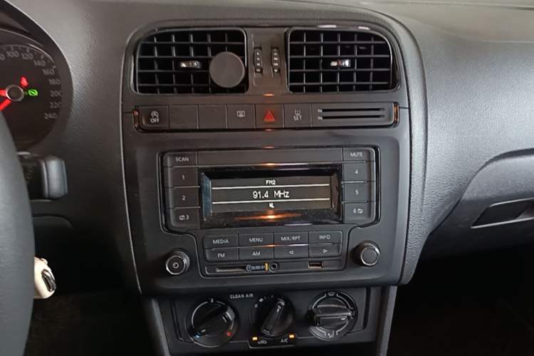 Used Volkswagen Polo 2018 1.5L Automatic Advanced Driving Model Audio And AC Panel