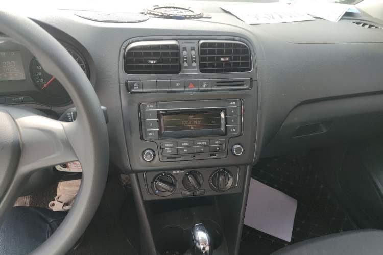 Used Volkswagen Polo 2018 1.5L Automatic Advanced Driving Model Audio And AC Panel