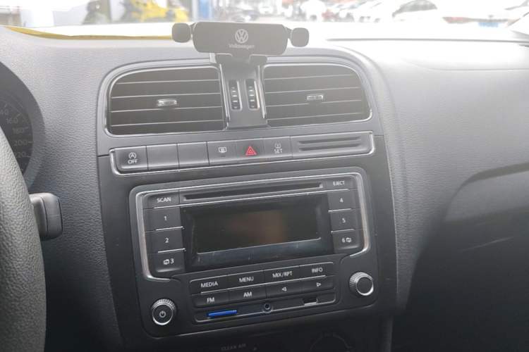 Used Volkswagen Polo 2018 1.5L Automatic Advanced Driving Model Audio And AC Panel