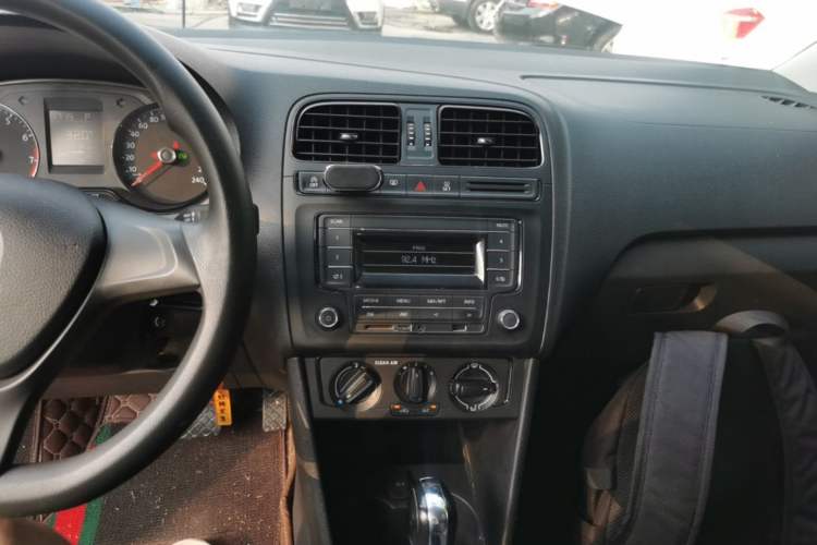 Used Volkswagen Polo 2018 1.5L Automatic Advanced Driving Model Audio And AC Panel