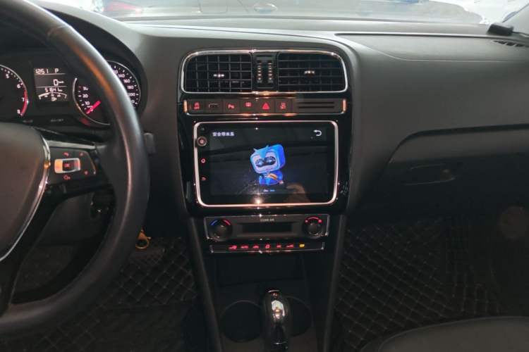 Used Volkswagen Polo 2018 1.5L Automatic Luxury Edition Audio And AC Panel