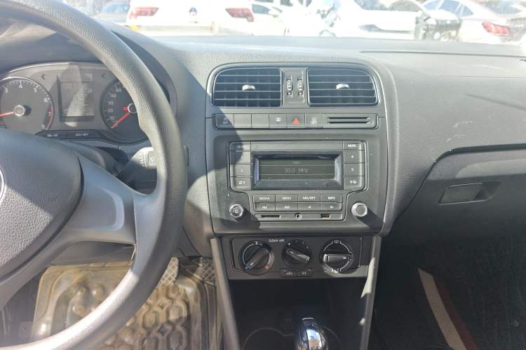 Used Volkswagen Polo 2018 1.5L Automatic Advanced Driving Model Audio And AC Panel