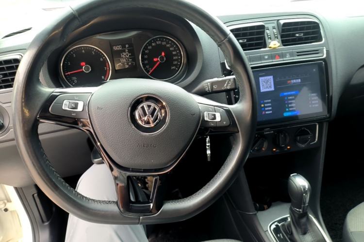 Used Volkswagen Polo 2018 1.5L Automatic Enjoyment Model Center Console