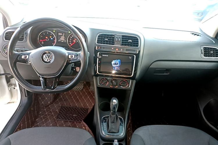 Used Volkswagen Polo 2018 1.5L Automatic Enjoyment Model Center Console