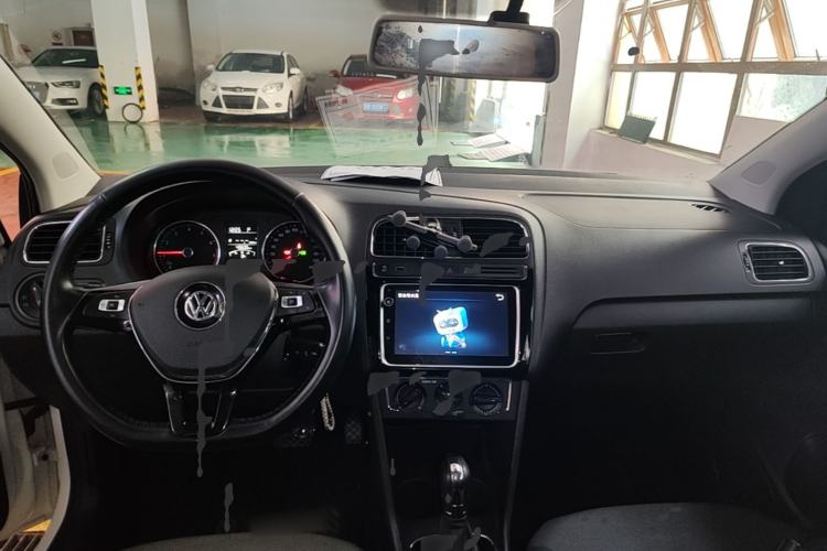 Used Volkswagen Polo 2018 1.5L Automatic Enjoyment Model Center Console