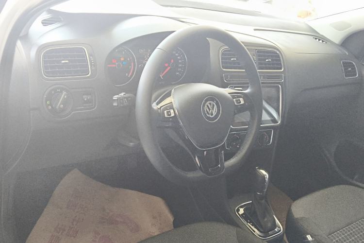 Used Volkswagen Polo 2018 1.5L Automatic Enjoyment Model Center Console