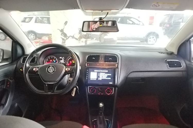 Used Volkswagen Polo 2018 1.5L Automatic Enjoyment Model Center Console