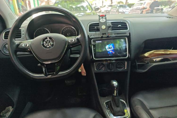 Used Volkswagen Polo 2018 1.5L Automatic Luxury Edition Center Console