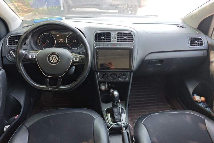 Used Volkswagen Polo 2018 1.5L Automatic Enjoyment Model Center Console