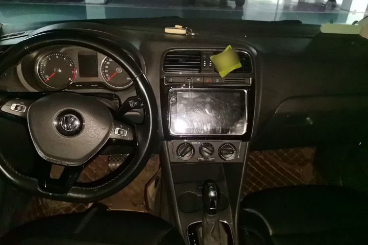 Used Volkswagen Polo 2018 1.5L Automatic Enjoyment Model Center Console
