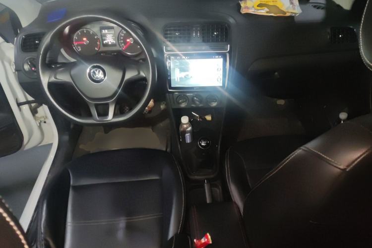 Used Volkswagen Polo 2018 1.5L Manual Drive-Comfort Model Center Console