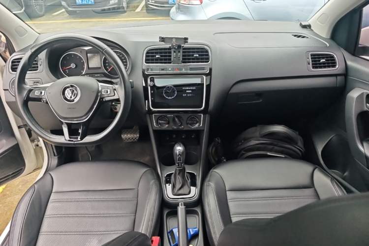 Used Volkswagen Polo 2018 1.5L Automatic Enjoyment Model Center Console