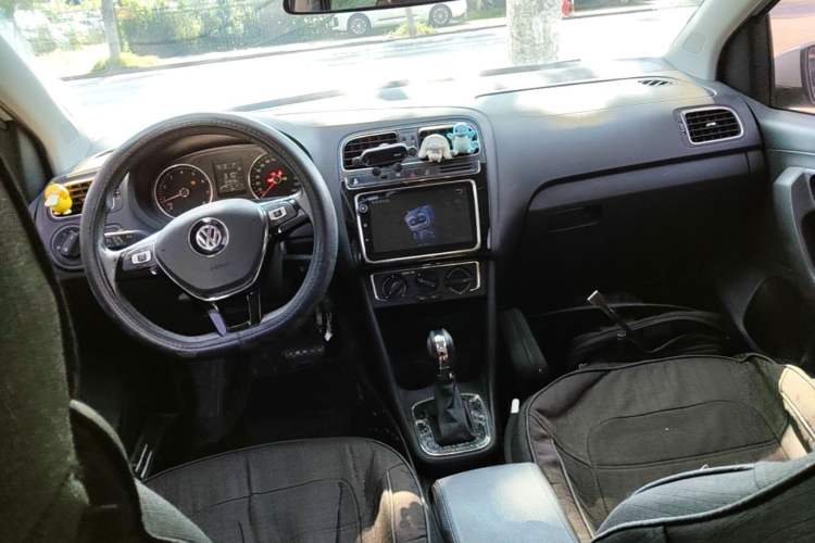 Used Volkswagen Polo 2018 1.5L Automatic Enjoyment Model Center Console