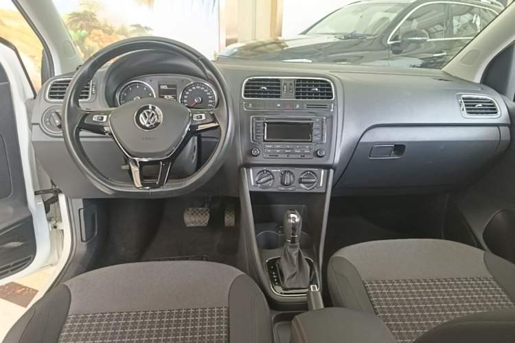 Used Volkswagen Polo 2018 1.5L Automatic Enjoyment Model Center Console