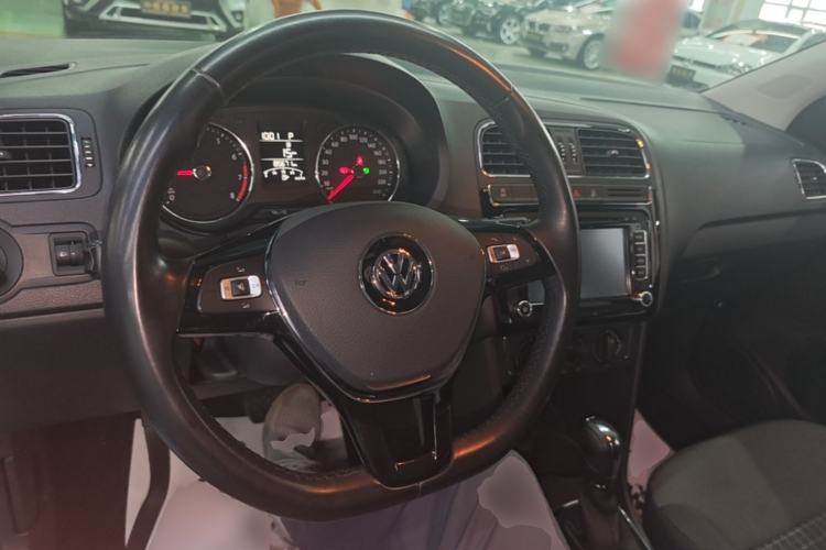 Used Volkswagen Polo 2018 1.5L Automatic Enjoyment Model Center Console