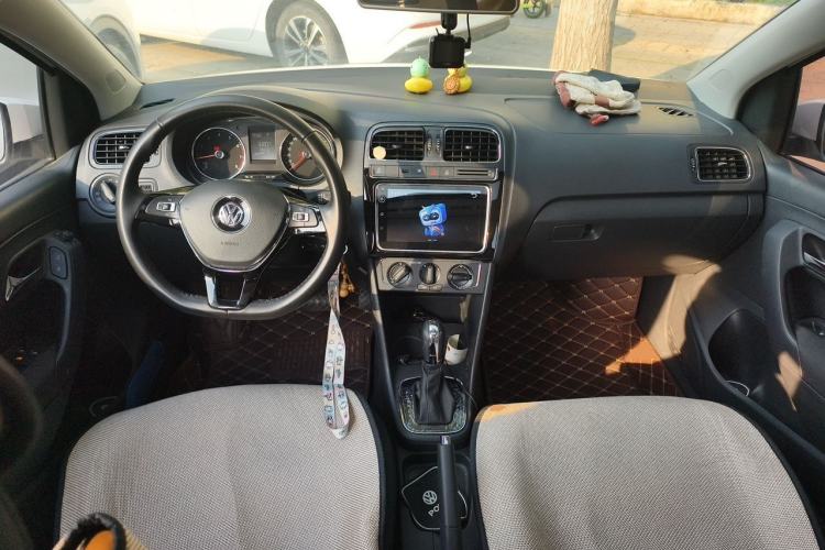 Used Volkswagen Polo 2018 1.5L Automatic Enjoyment Model Center Console
