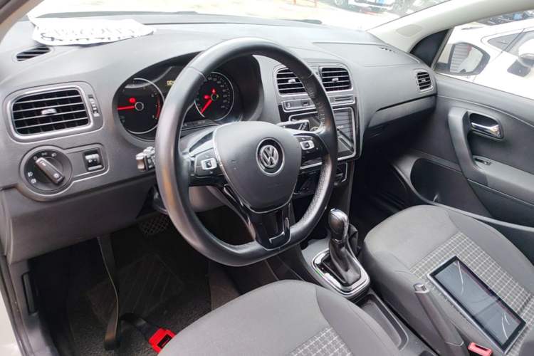 Used Volkswagen Polo 2018 1.5L Automatic Enjoyment Model Center Console