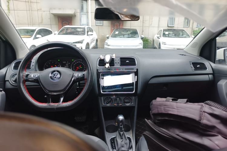 Used Volkswagen Polo 2018 1.5L Automatic Enjoyment Model Center Console