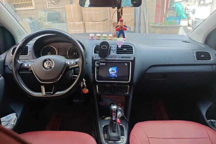 Used Volkswagen Polo 2018 1.5L Automatic Enjoyment Model Center Console