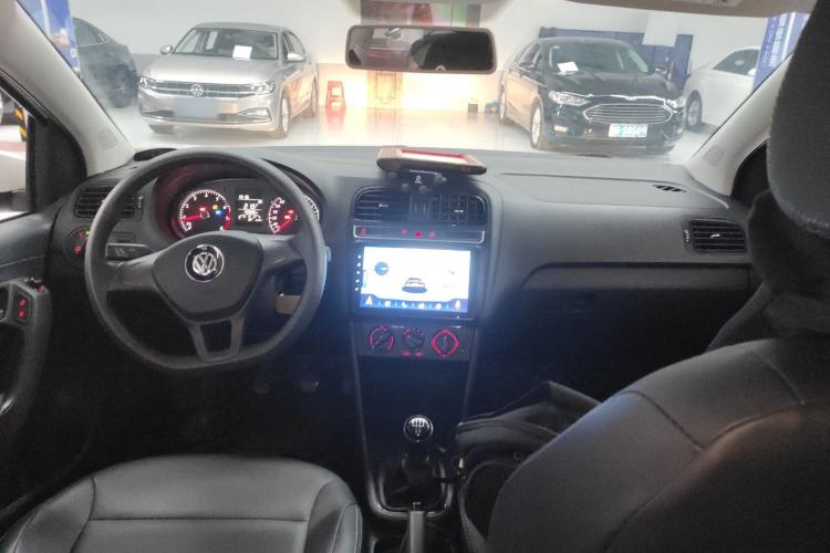 Used Volkswagen Polo 2018 1.5L Manual Drive-Comfort Model Center Console