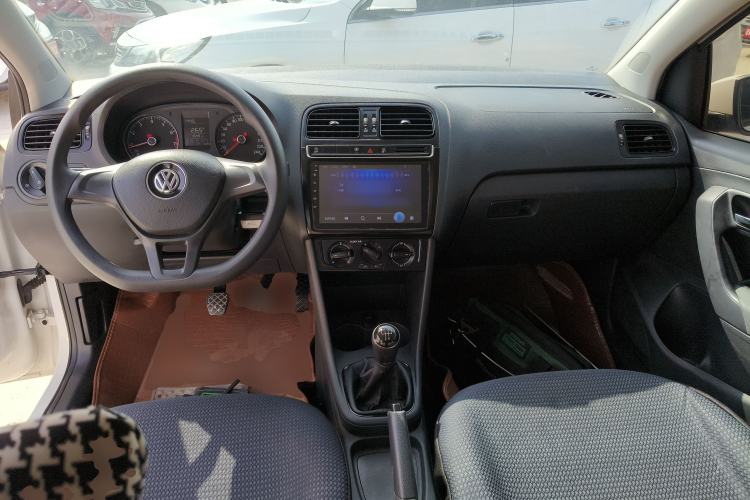 Used Volkswagen Polo 2018 1.5L Manual Drive-Comfort Model Center Console