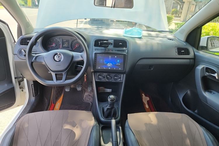Used Volkswagen Polo 2018 1.5L Manual Drive-Comfort Model Center Console